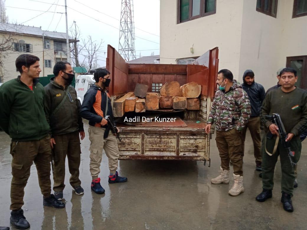 Police seizes vehicle with illicit timber in Kunzer