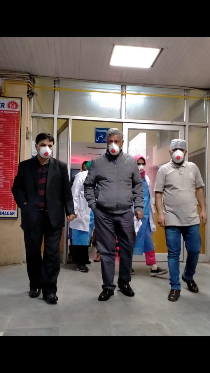Director Health Services Kashmir inspects quarantine facilities at Dr NIT Nigeen
