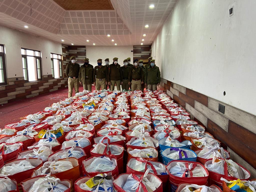 Srinagar Police distributing Survival Ration Kits among most needy