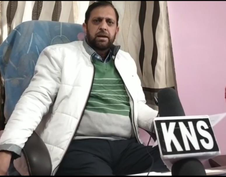 Shopkeepers in Baramulla sell commodities on exorbitant rates