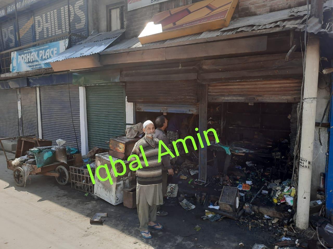 Amid coronavirus scare and lockdown, two shops looted in sopore