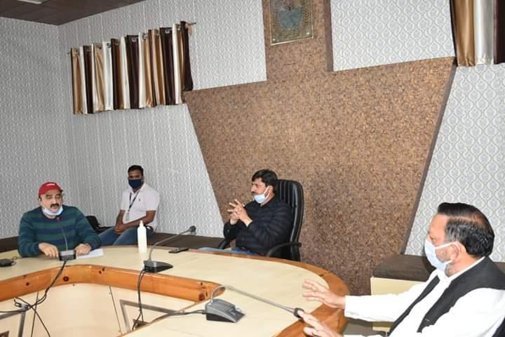 DC Rajouri holds meeting with civil society members