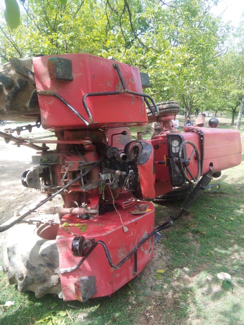 One dead, three injured after tractor turns turtle in Sopore