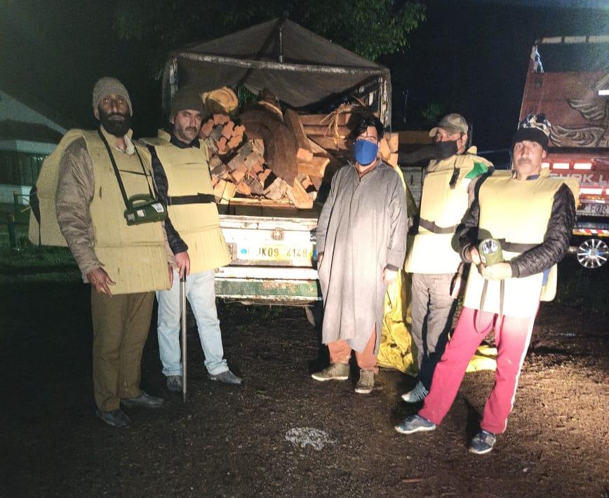 Vehicle carrying illicit timber seized by Langate Forest Division