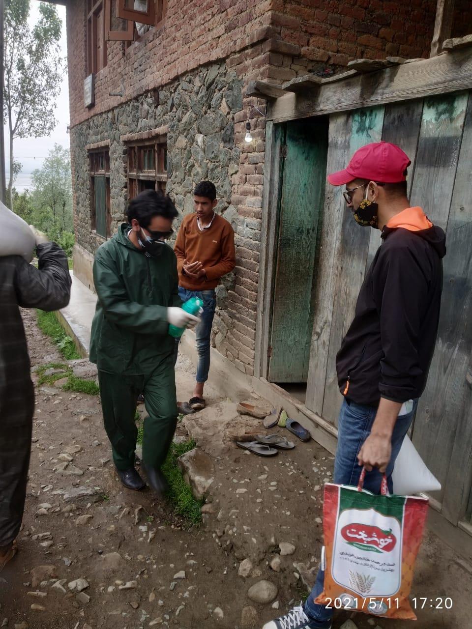 J&K Students Association distributes 200 Food Kits among needy & destitute Families in Bandipora