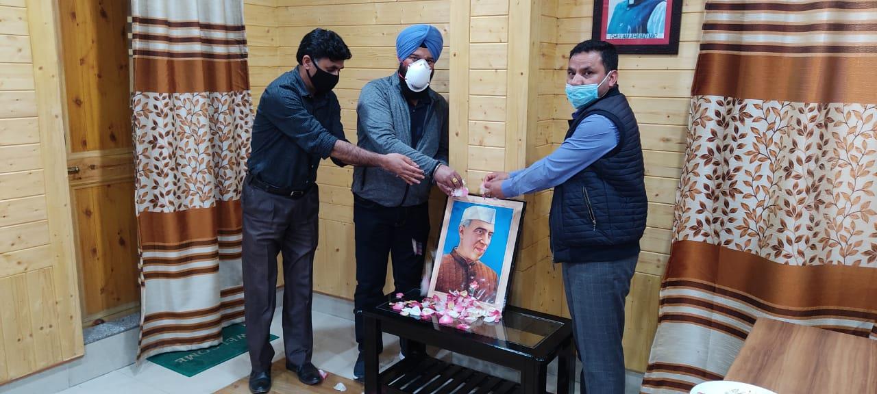 JKPCC pays floral tributes to Jawahar Lal Nehru on his death anniversary
