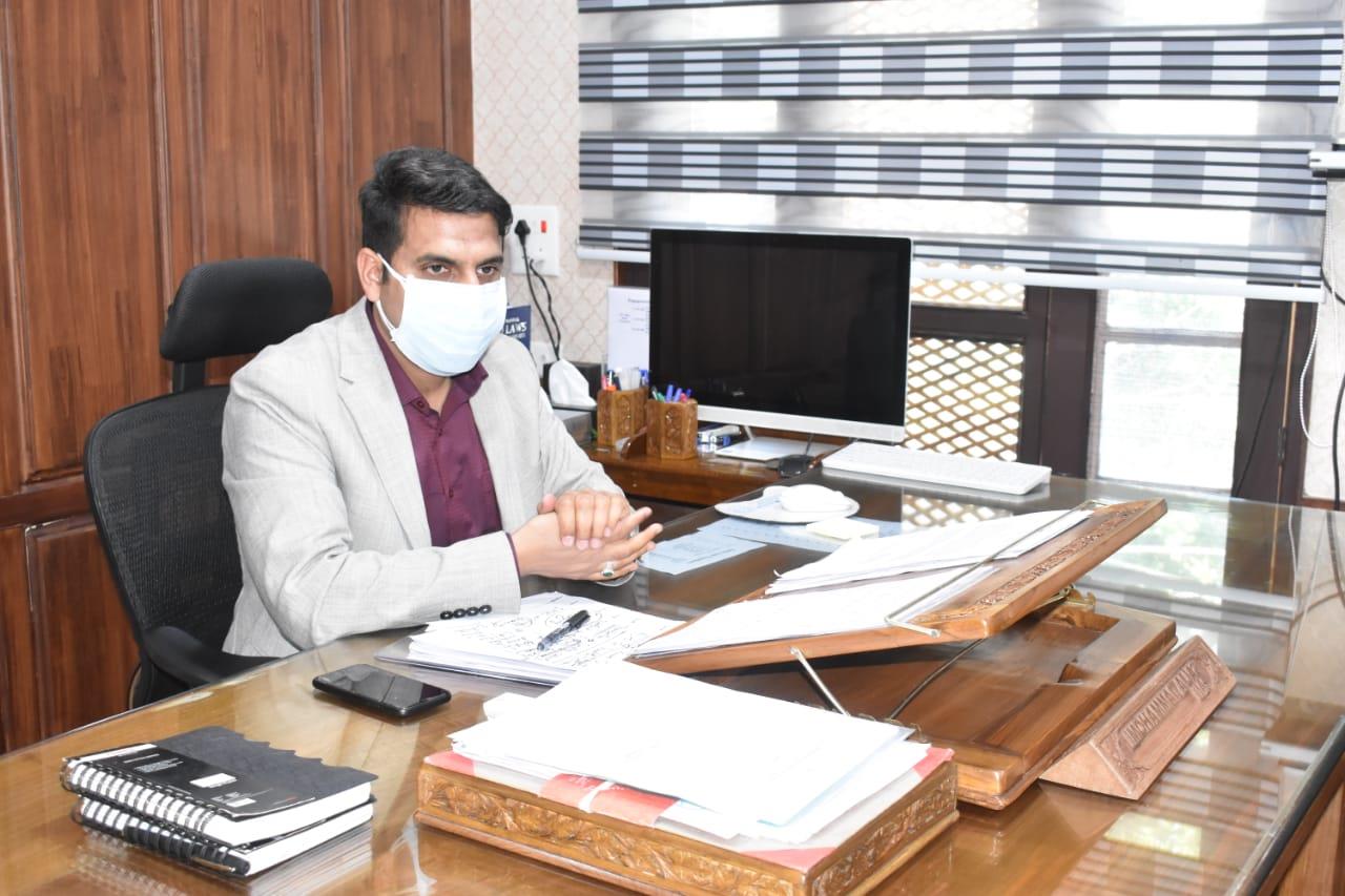 KCCI raises issues of Automobile dealers, hospitality sector with DC Srinagar