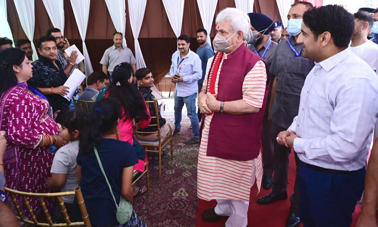 Lt Governor visits Pantha Chowk Yatra transit camp