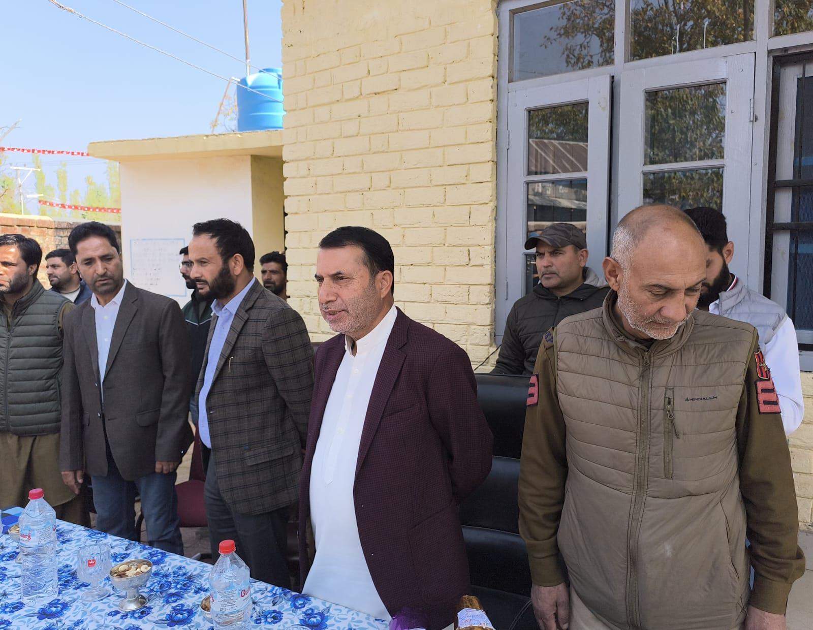 Farooq Ahmad Shah Reviews Development in Gulmarg Constituency