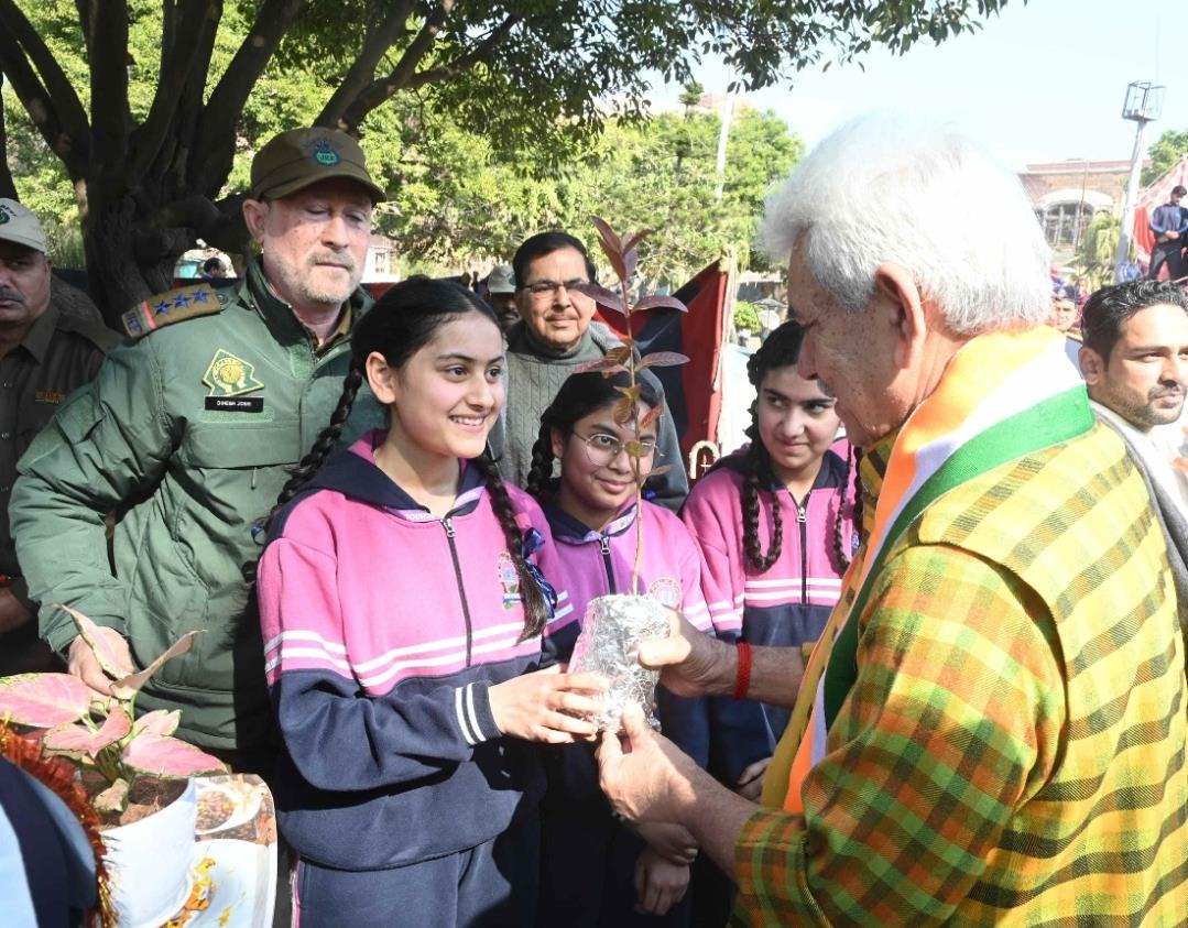 Lieutenant Governor pays tributes to Mahatma Gandhi on his Punya Tithi