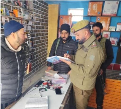 Police conducts inspection of SIM card vendors in Handwara