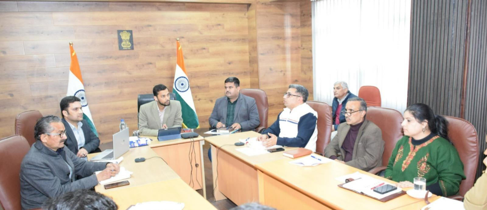 Dir Information reviews performance, functioning of department