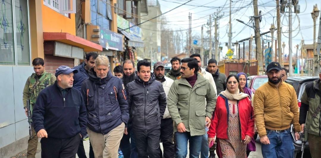 Ahsan Pardesi MLA Lal chowk takes comprehensive tour along with officials of Flood control department