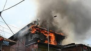 Fire Devours Three Houses in Srinagar’s Nawabazar