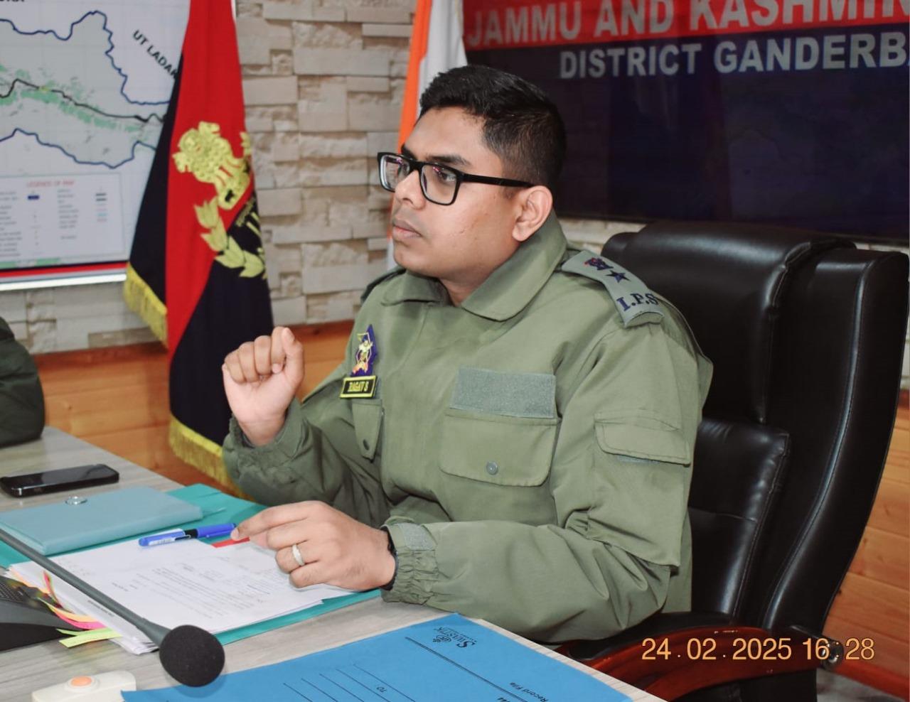 SSP Ganderbal chairs crime & security review meeting