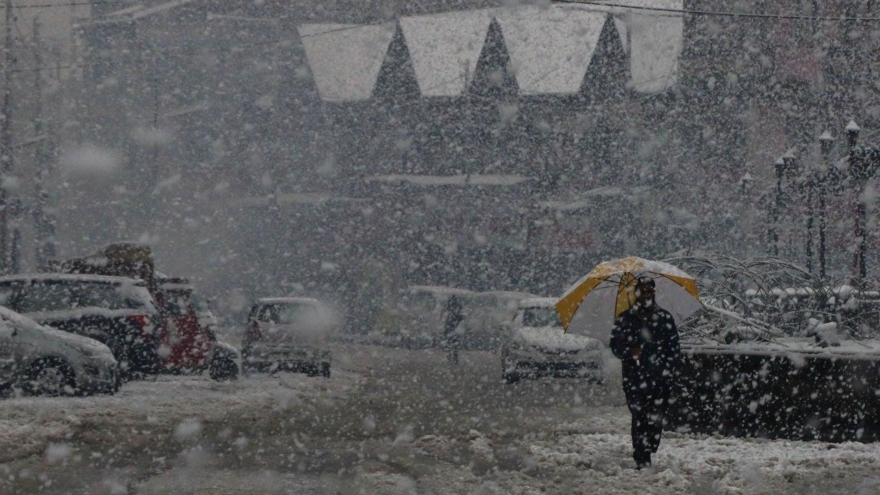 Rain and Snowfall Disrupt Life Across J&K, Improvement Expected from February 28 Afternoon