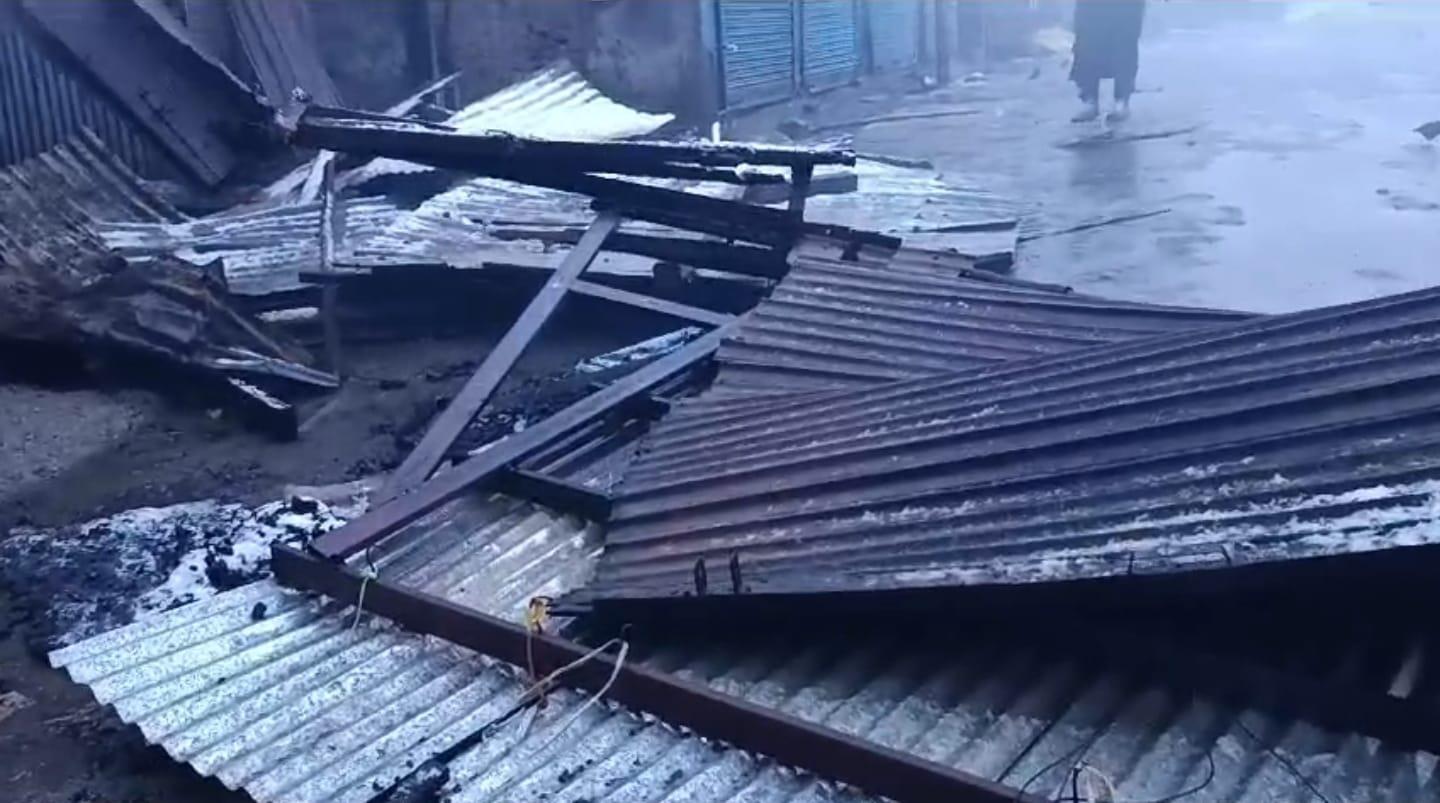 Fire Engulfs House, Eight Shops in Bandipora’s Hajin