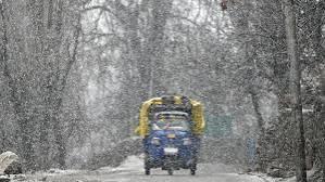 Snowfall Hits Kashmir Valley, Road Closures and Flight Delays Reported