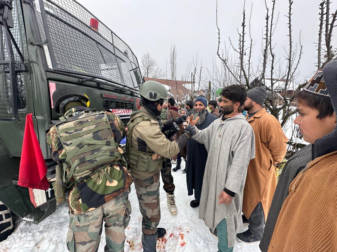 Indian army Provides Humanitarian Assistance to Distressed Villager in Heavy Snowfall in Vilgam