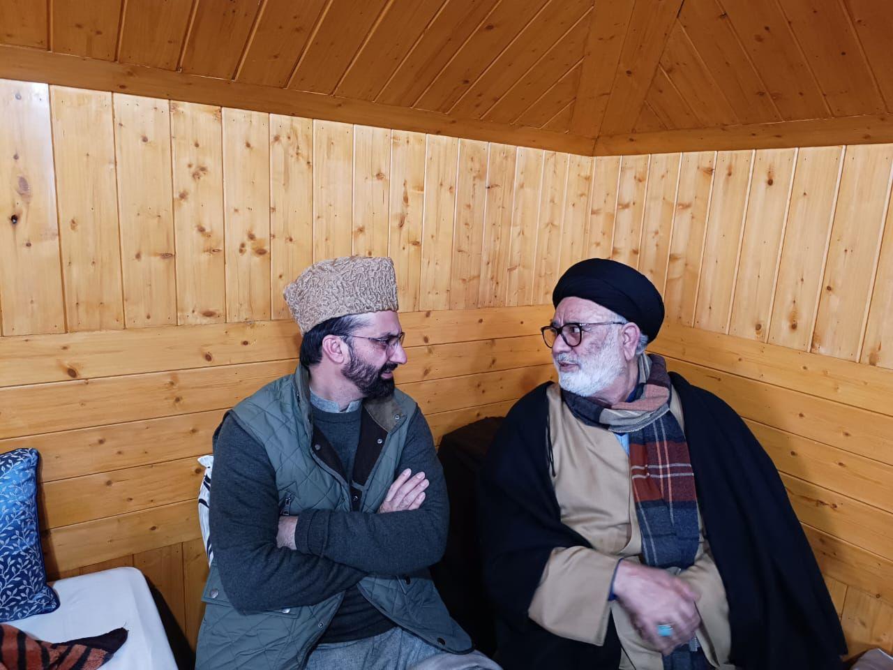 Aga Syed Hassan visits Mirwaiz Umer Farooq