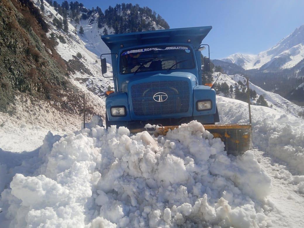 Prolonged Road Blockade in Karnah Triggers Public Outcry