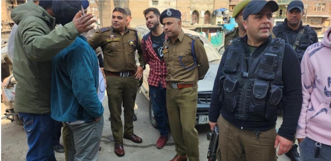 DIG CKR Leads Insightful Awareness Session on New Criminal Laws in Chatabal, Srinagar