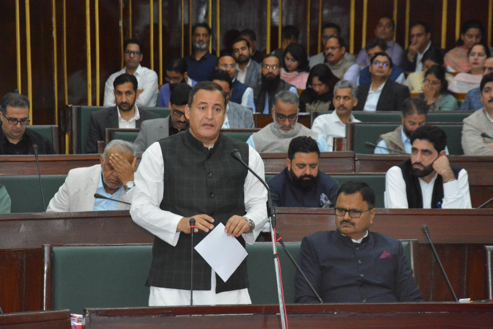 Govt provides Rs 87.98 lakh relief to 3145 hailstorm affected orchardists in Zainpora: Agriculture Minister
