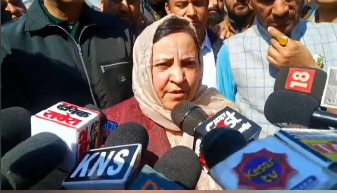 Cabinet Minister Sakina Itoo Visits Fire Victims in Kadipora, Assures Rehabilitation