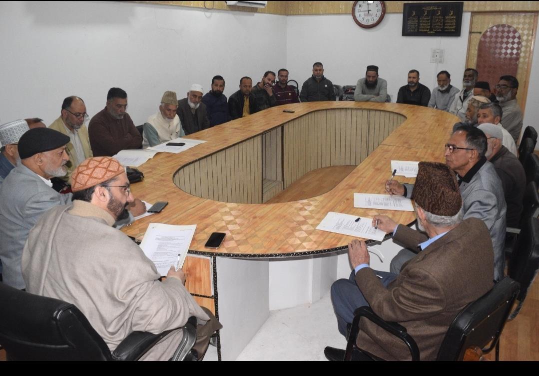 Mirwaiz-e-Kashmir Chairs AAJ Meeting Ahead of Shab-e-Qadr & Jumat-ul-Vida