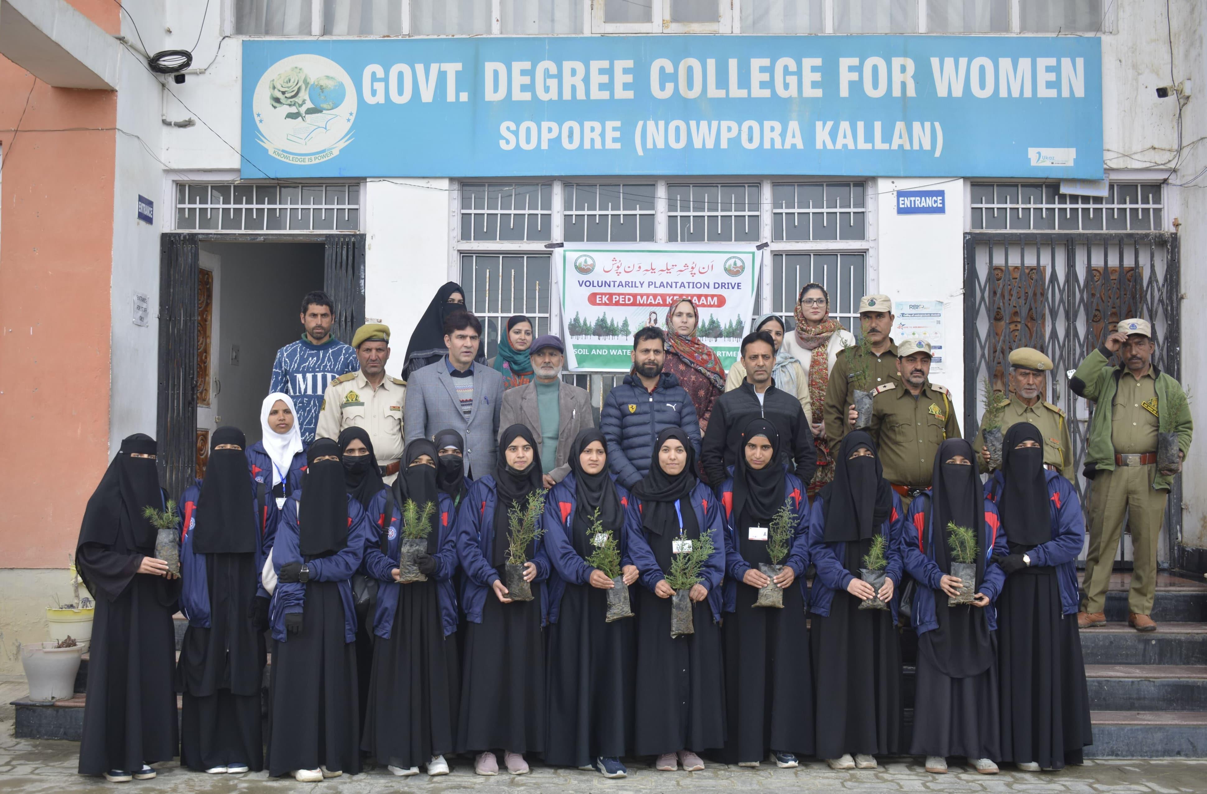 Plantation Drive Organized Under “Eik Ped Maa Ke Naam” in Sopore