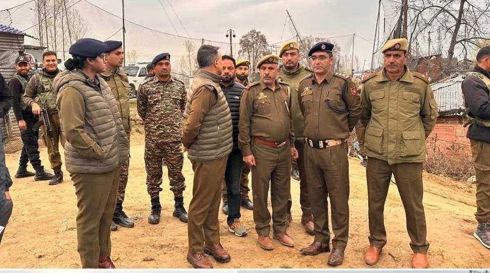 DIG North Kashmir takes stock of construction works at Puthka, Sopore