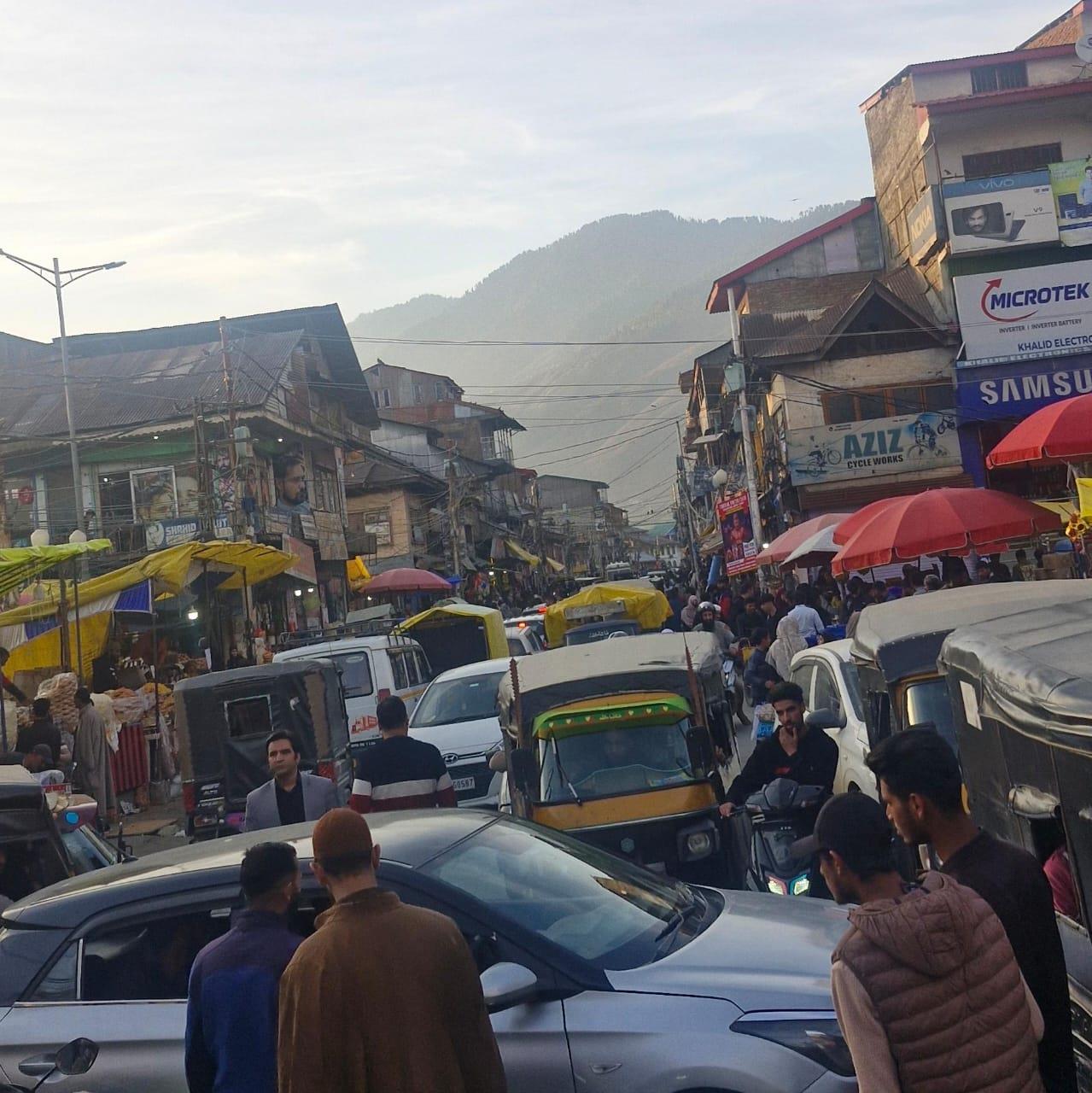 Bandipora Markets Witness Eid Shopping Rush