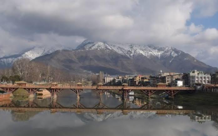 Cloudy Skies and Rain Expected in J&K on April 3: MET