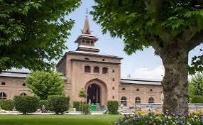 Auqaf Jama Masjid Condemns Mirwaiz’s House Detention, Calls Restrictions Undemocratic