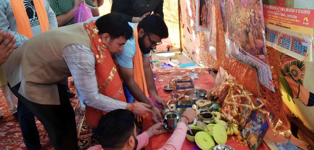 Div Com Kashmir celebrates Navratri with Kashmiri Pandit employees at Odina Sumbal