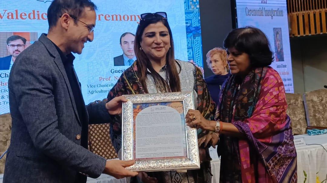 Journalist Farzana Mumtaz bags Dayawati Modi Stree Shakti award