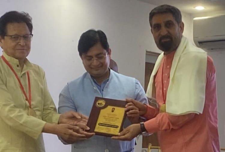 Kuldeep Kashmiri Honoured with ‘Rashtriya Pratibha Samman’ 2025 by Parvatiya Lok Vikas Samiti
