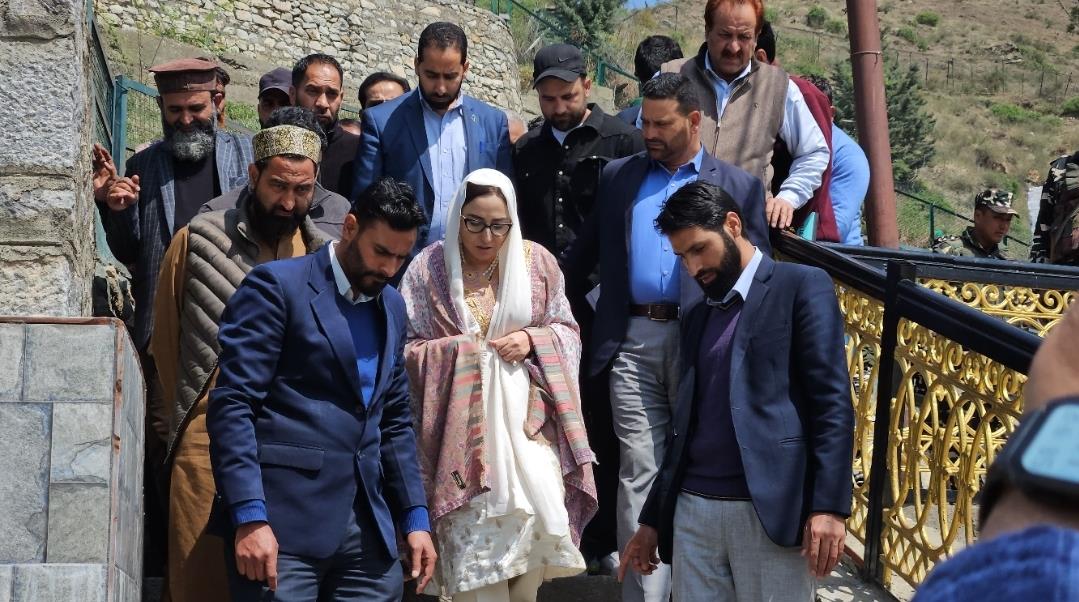 Andrabi visits Aishmuqam and Sarbal shrines