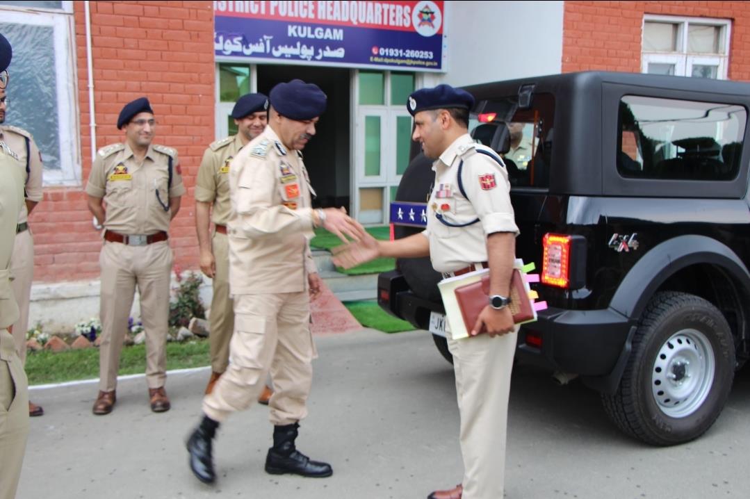 DGP J&K Reviews Operational Preparedness in South Kashmir Range