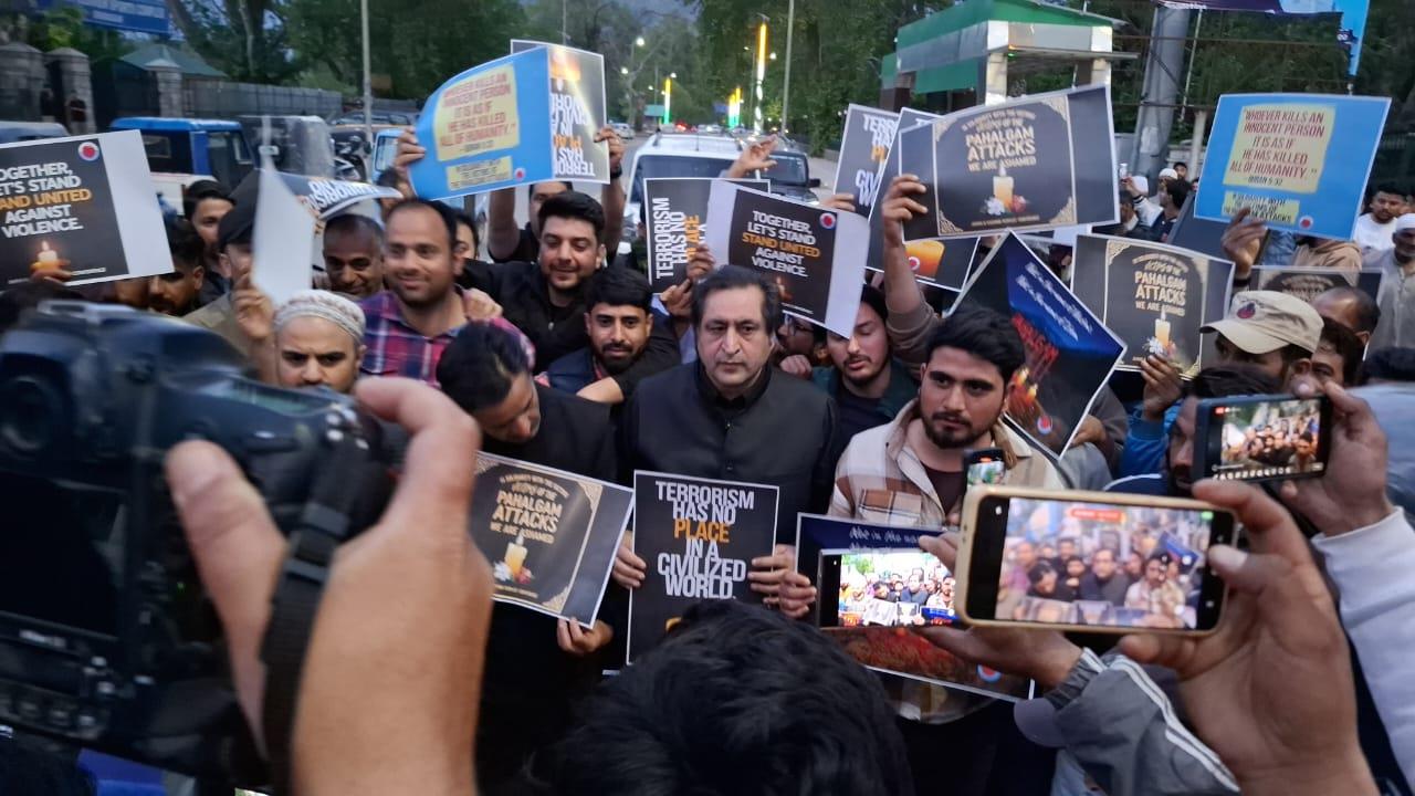 Sajad Lone leads JKPC's candlelight vigil in Srinagar's Polo View to condemn Pahalgam massacre