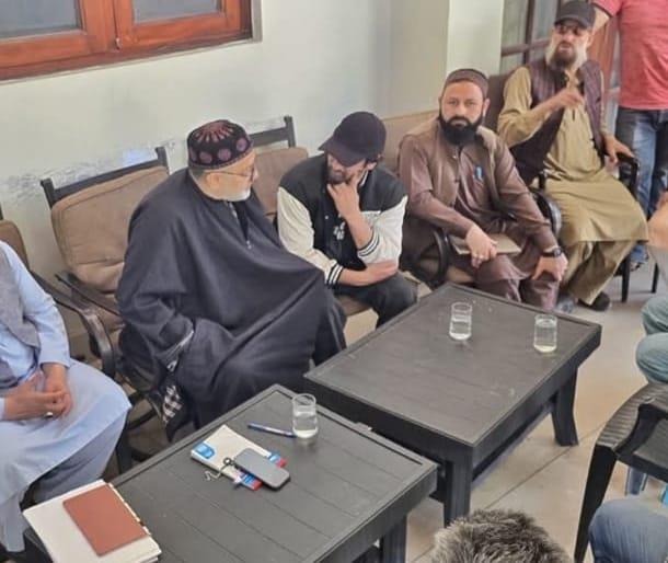 Hamid Rather Calls On Molvi Imran Raza Ansari to Discuss Kashmiri Safety