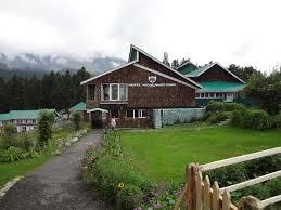 Tourism Takes Hit After Pahalgam Attack: Only 50 Out of 1150 Rooms Occupied in Gulmarg
