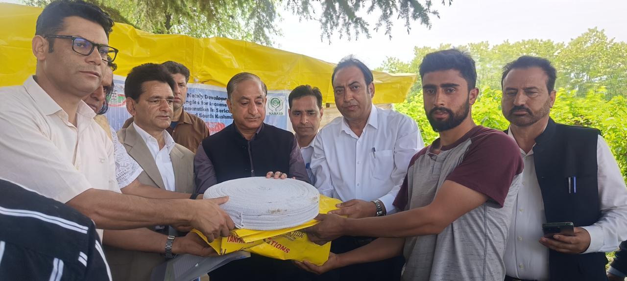 Director Sericulture J&K Distributes Low-Cost Silkworm Rearing Huts Among Rearers in District Budgam