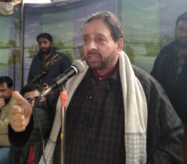 Hakeem Yaseen urges immediate relief for snow-affected Kashmir areas