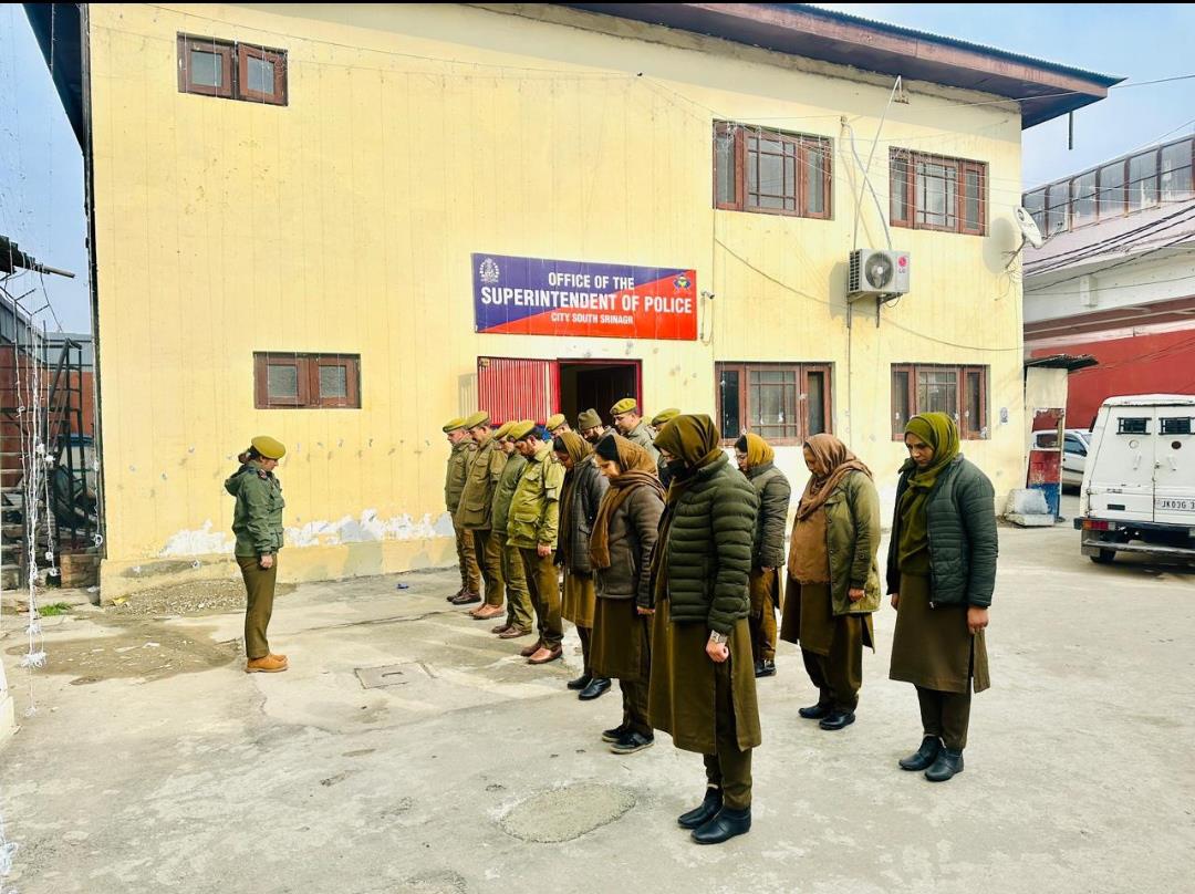 Srinagar Police Pays Homage to Martyrs, Reaffirms Commitment to Constitution