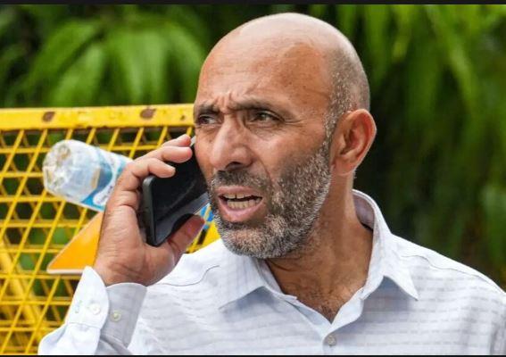 Kashmiri Shawl Seller Assaulted in Uttarakhand: MLA Langate Questions LG’s Silence