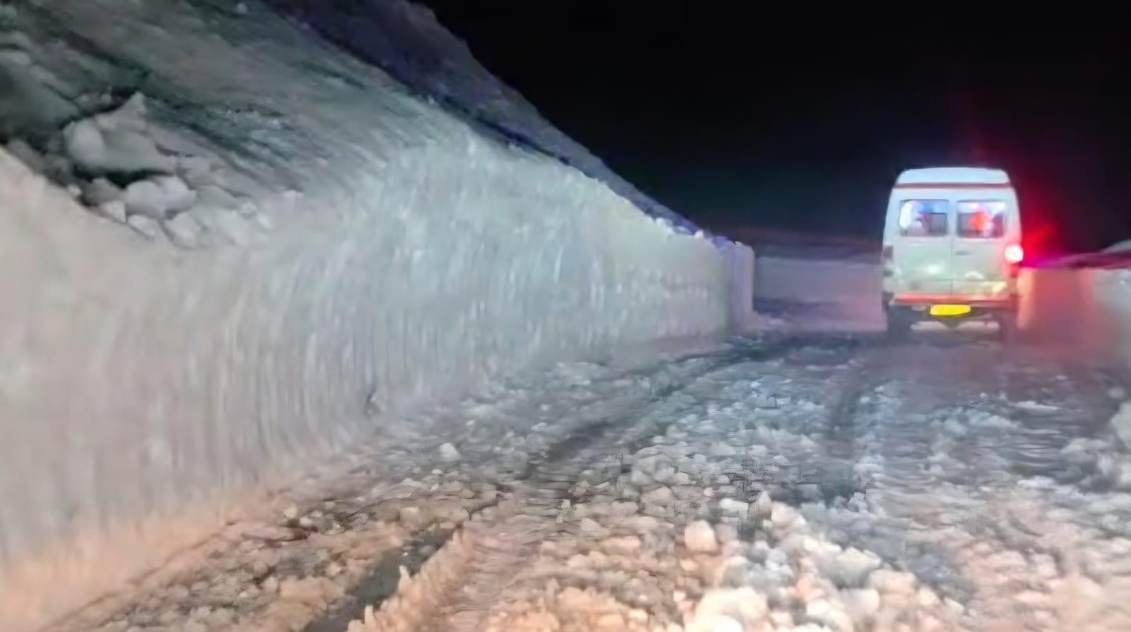 District Administration Kupwara conducts Midnight medical case evacuation across Snowbound Sadhna Pass