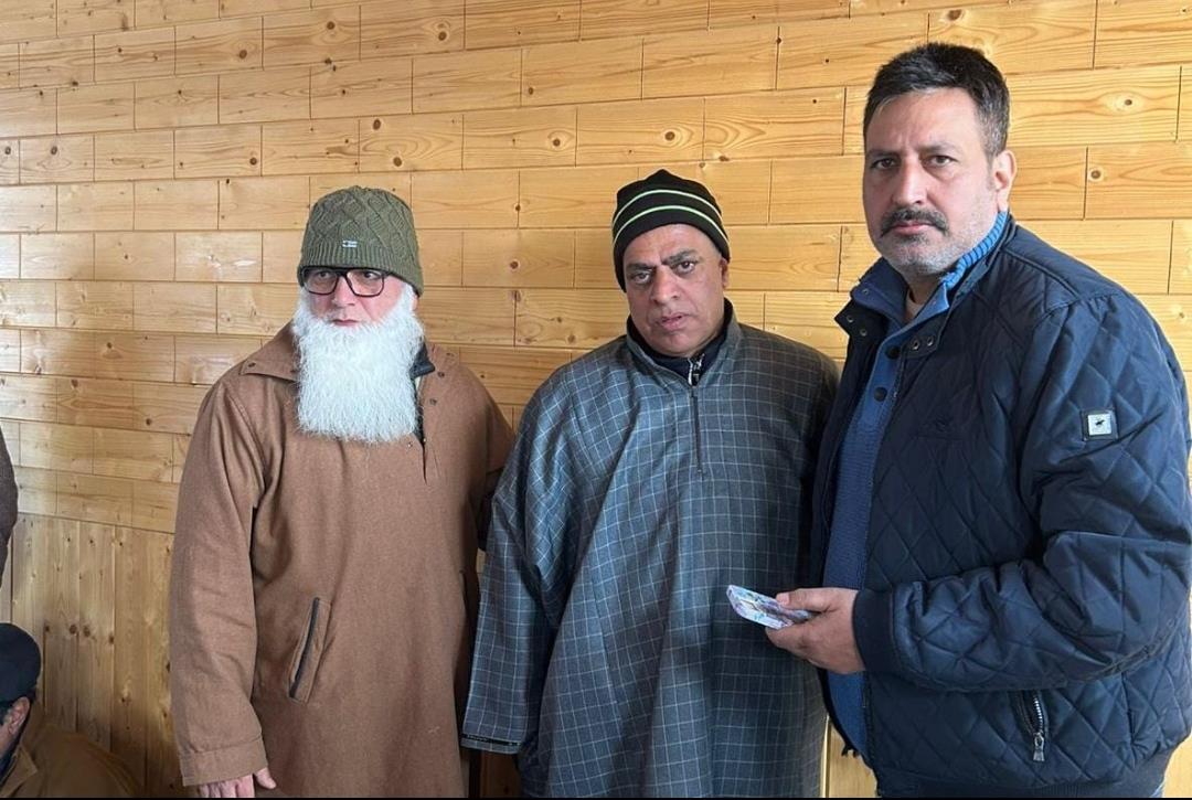 Sheikh Ashiq condoles demise of Dr Rozi Jeelani, seeks government support for Family