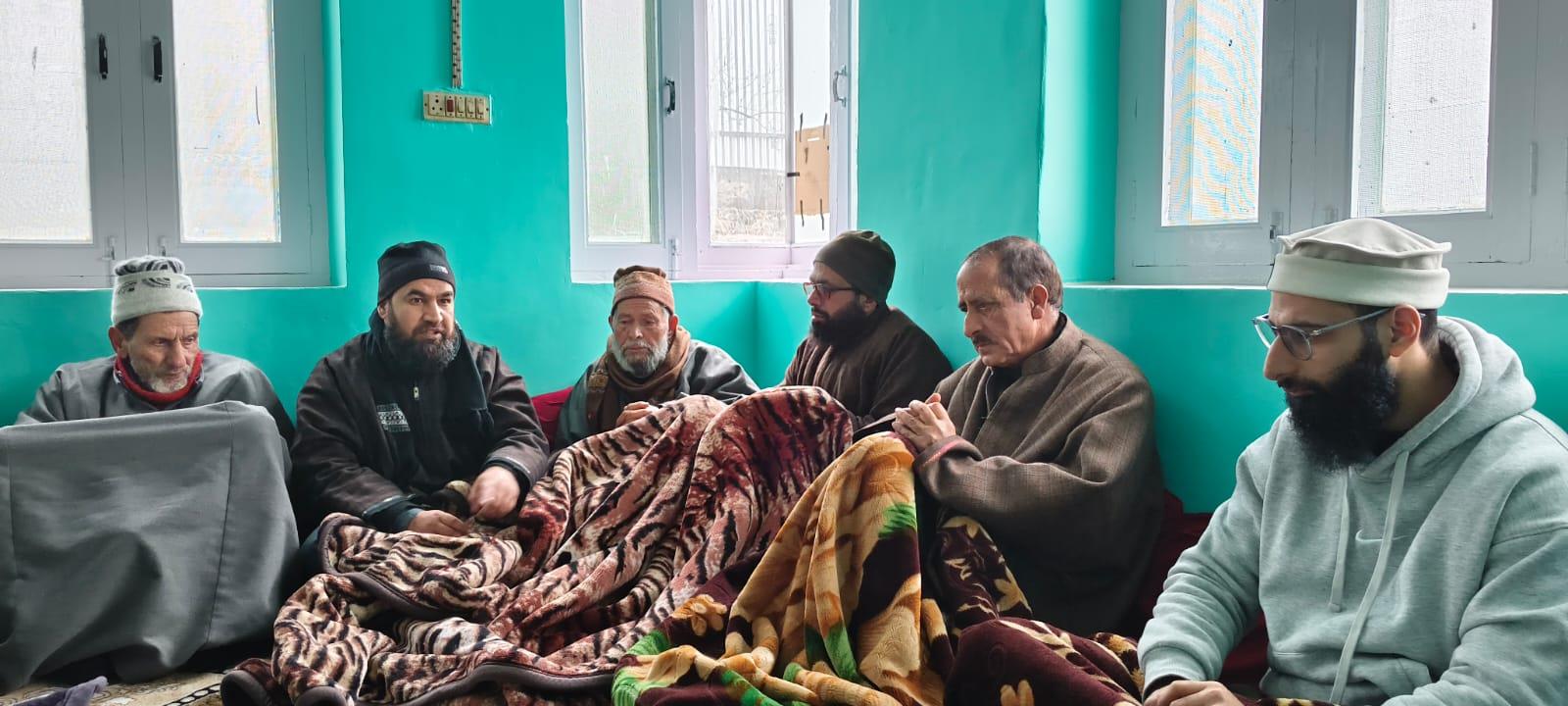 JDF Leader Mohammad Sikinder Malik Visits Quilmuqam, Offers Condolences