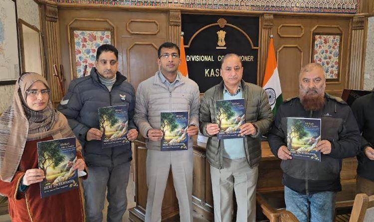 Div Com Kashmir reviews IWAI’s Envisaged Project of Water Transport in River Jhelum